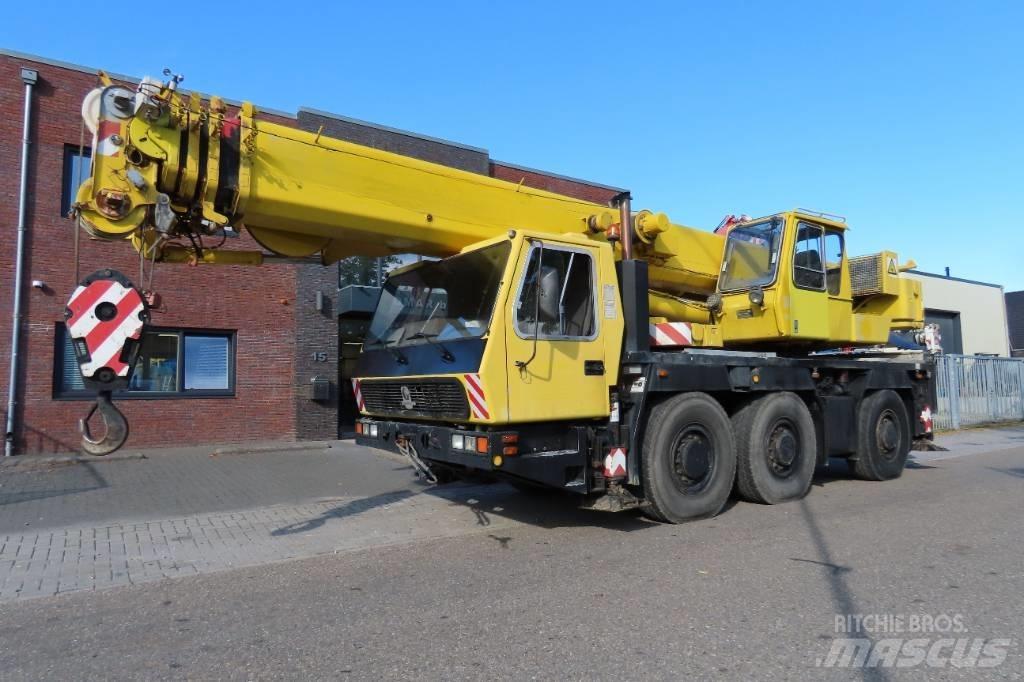 Grove GMK 3050 Mobile and all terrain cranes