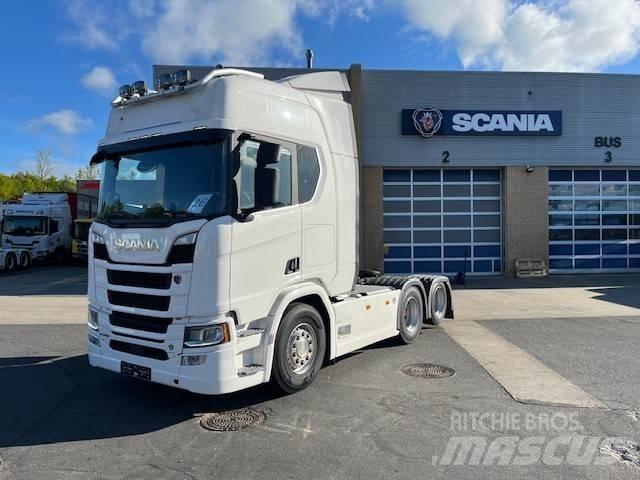 Scania R 590 Conventional Trucks / Tractor Trucks