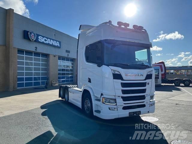 Scania R 590 Conventional Trucks / Tractor Trucks