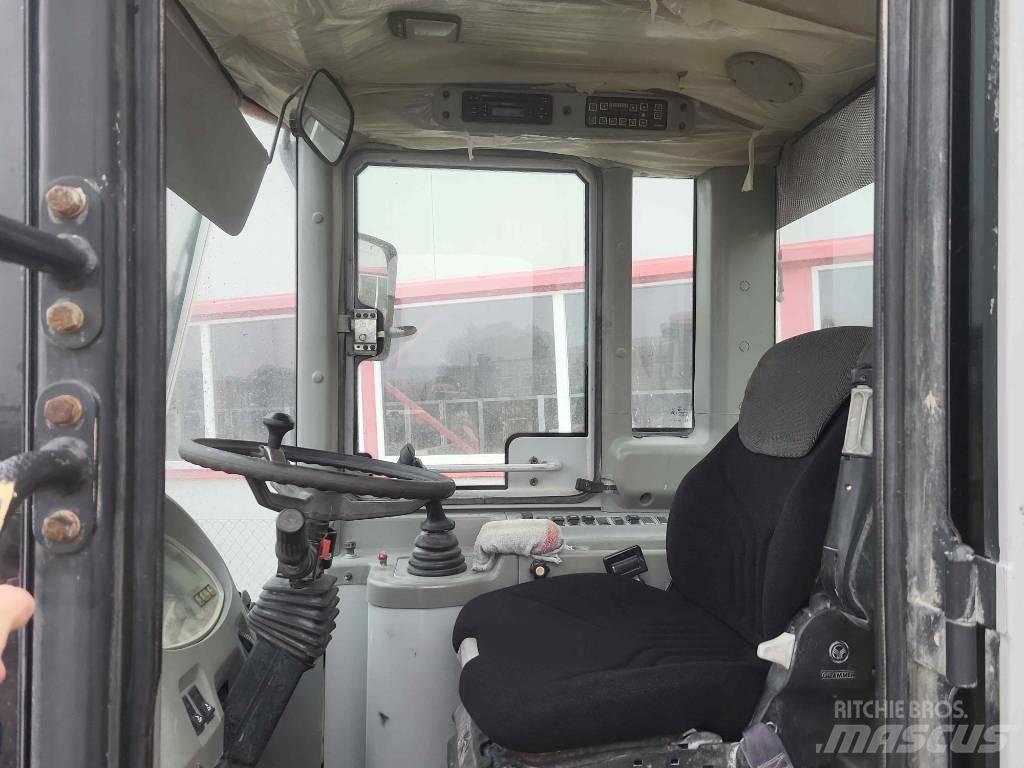 Hyundai HL 740-7 A Wheel Loaders