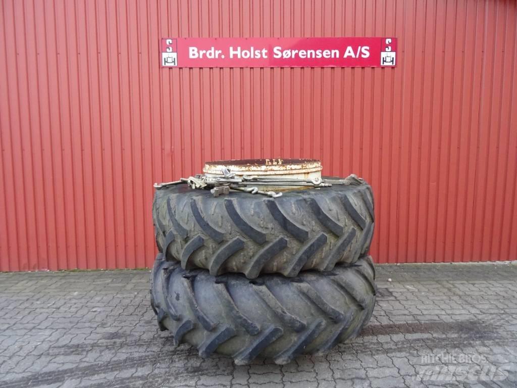  Tvillinghjul 20.8-38 Tires, wheels and rims