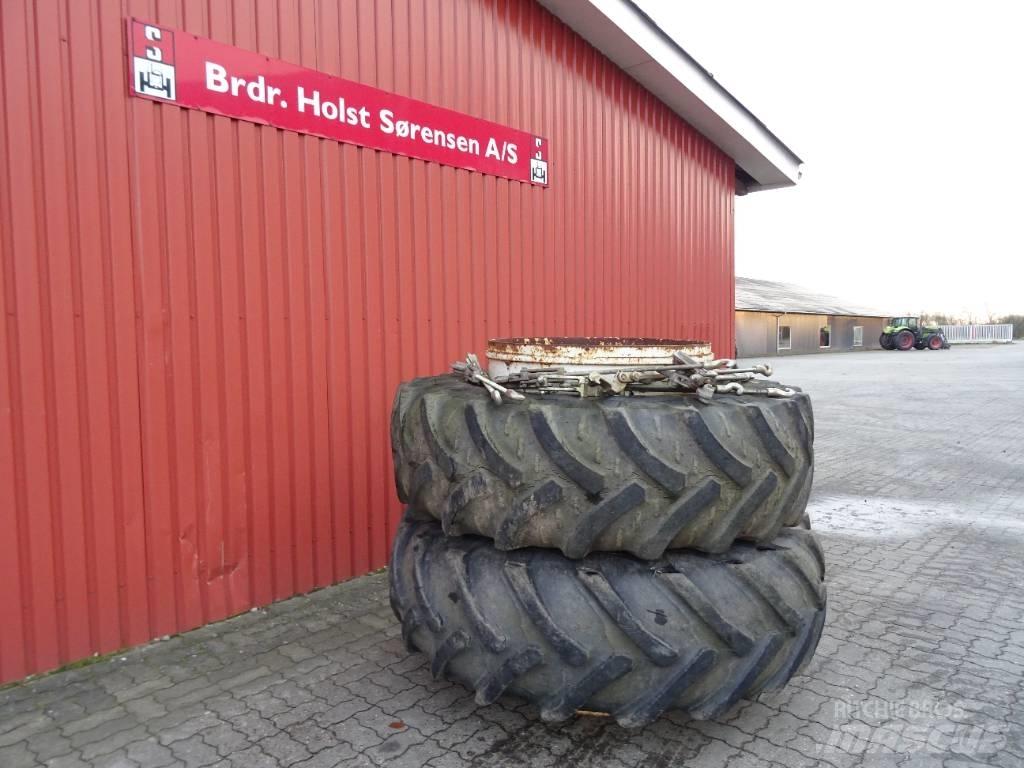  Tvillinghjul 20.8-38 Tires, wheels and rims