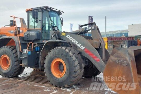 Develon DL 480-7 Backhoe Loaders