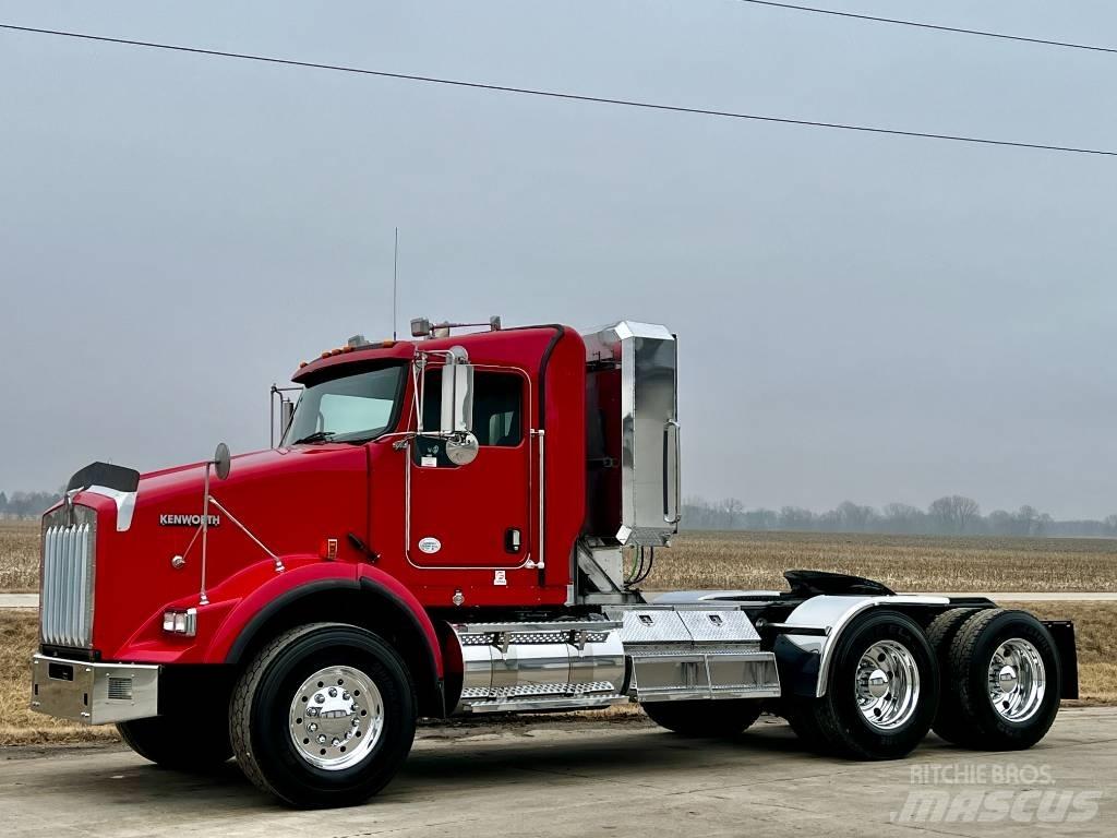 Kenworth T 800 Conventional Trucks / Tractor Trucks