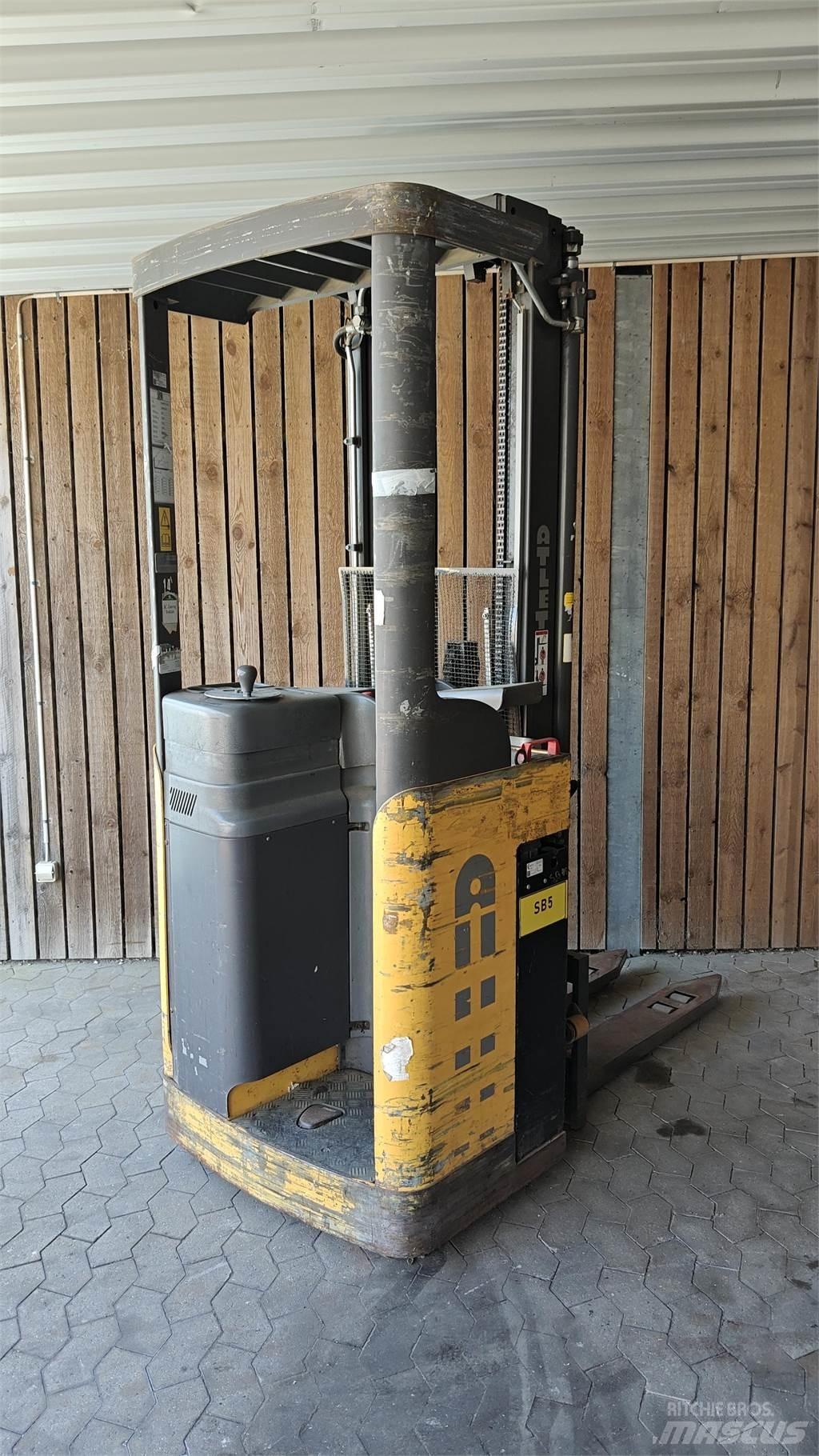 Atlet AJN Low lifter with platform