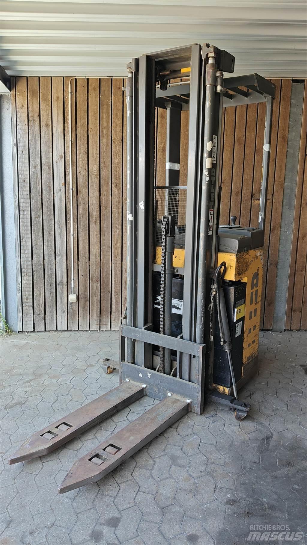 Atlet AJN Low lifter with platform