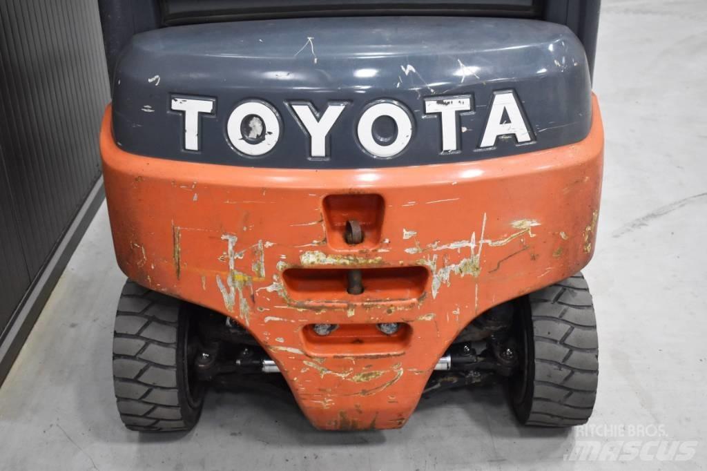Toyota 8FBM16T Electric Forklifts