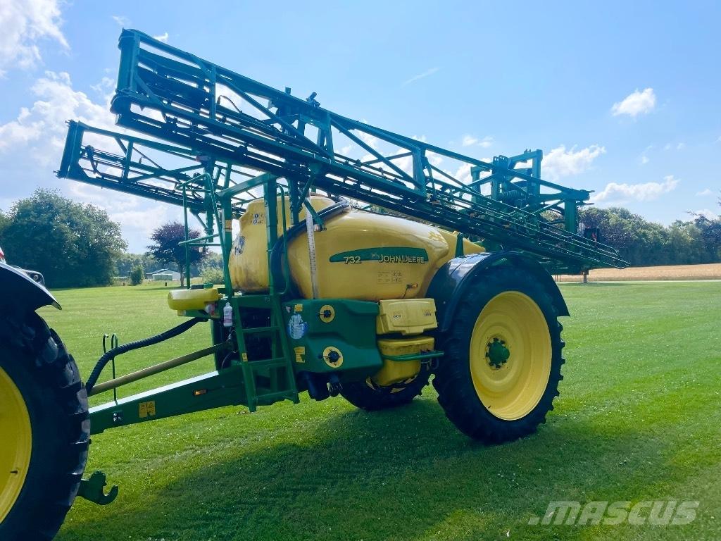 John Deere 732 Trailed sprayers