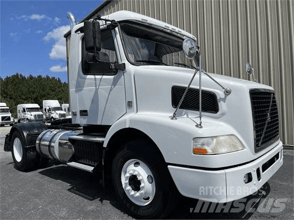 International LT Conventional Trucks / Tractor Trucks