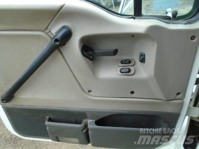 Sterling L 9500 Conventional Trucks / Tractor Trucks