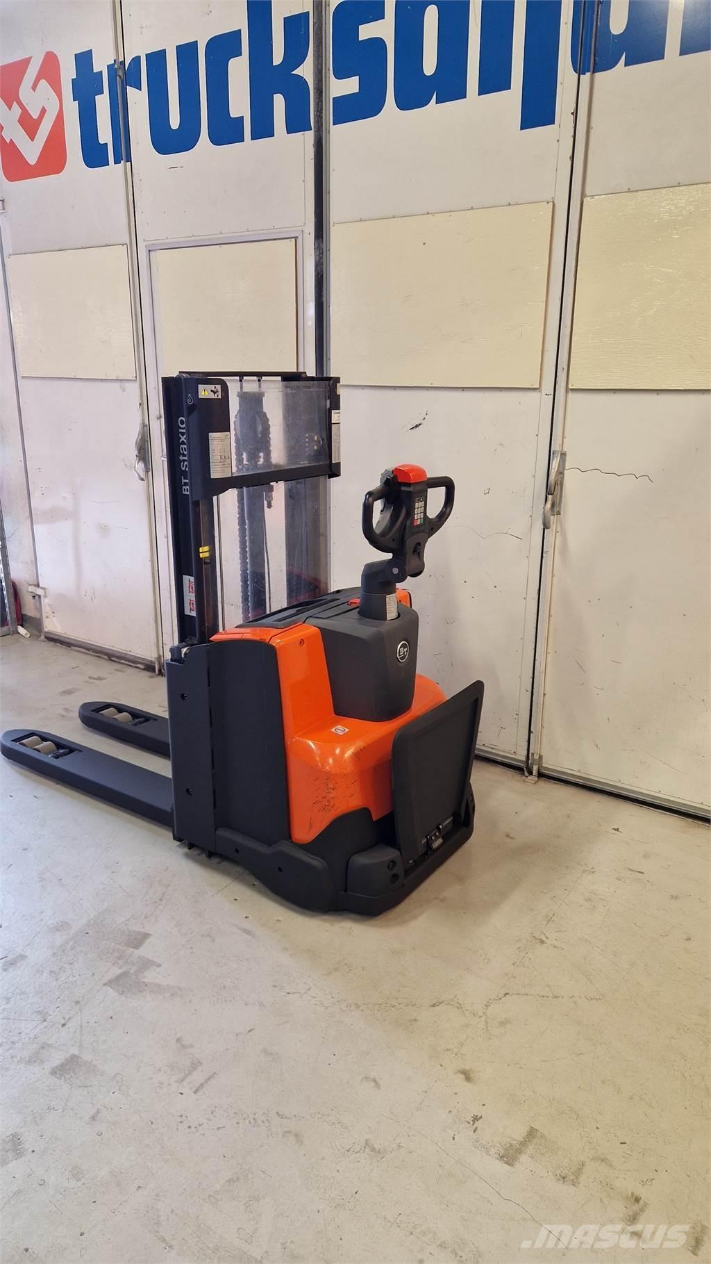 BT SWE200D Self Propelled Stackers