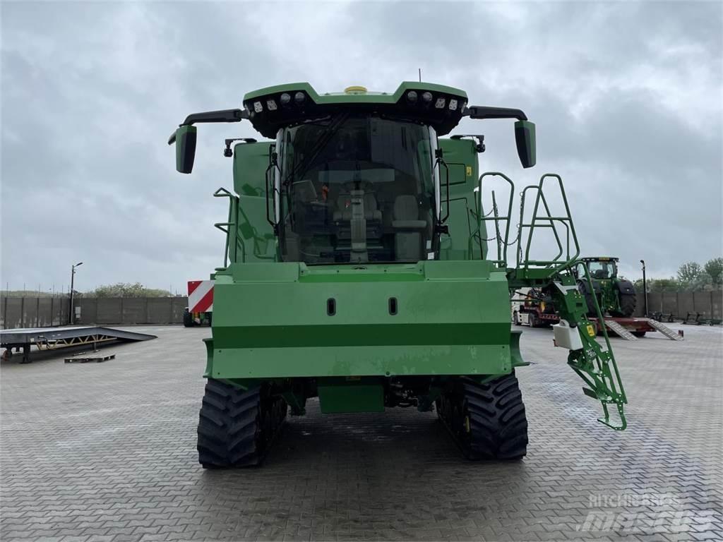 John Deere X9 - 1100 Combine Harvesters