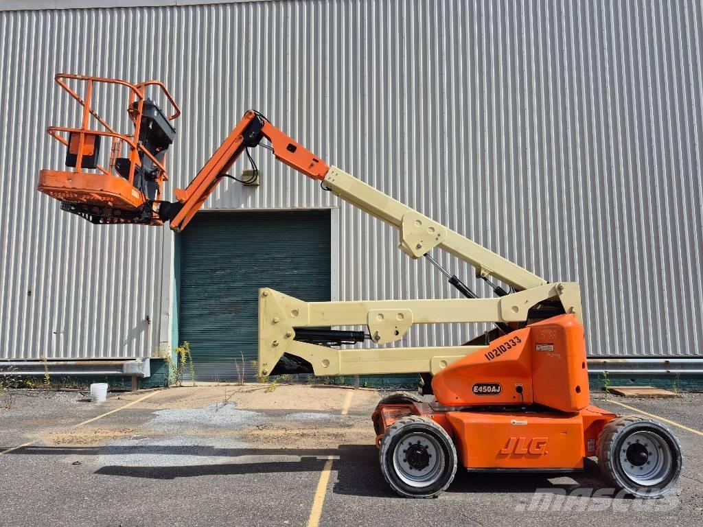 JLG E 450 AJ Articulated boom lifts
