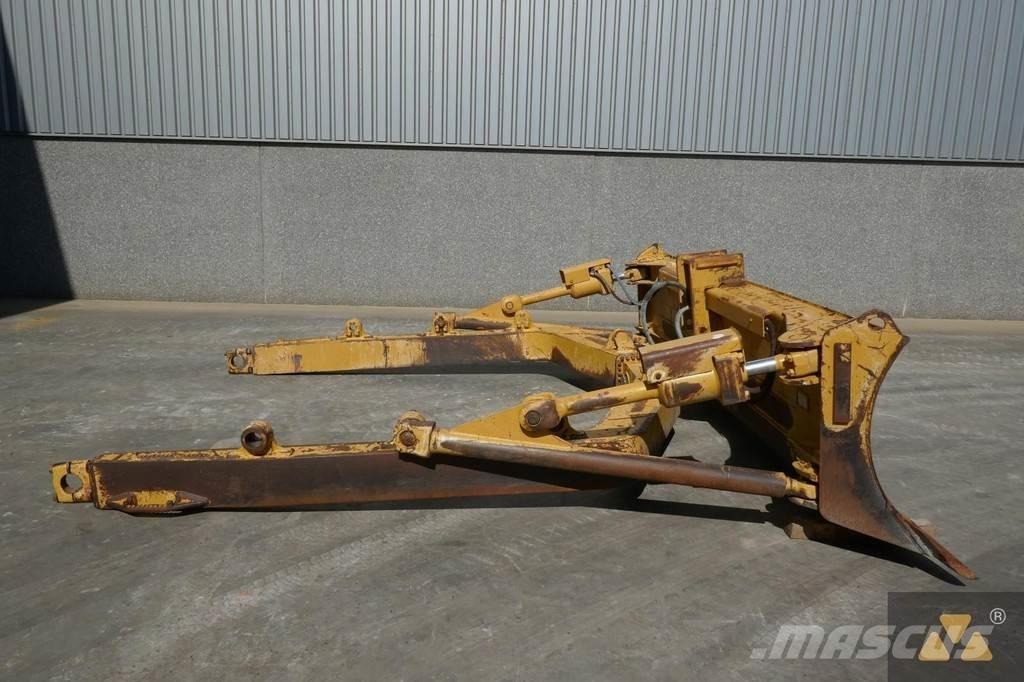 CAT D8T Blade Blades
