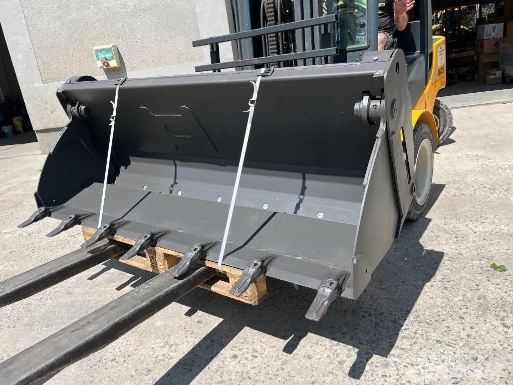 Mecalac 8 MCR Mini excavators  7t - 12t