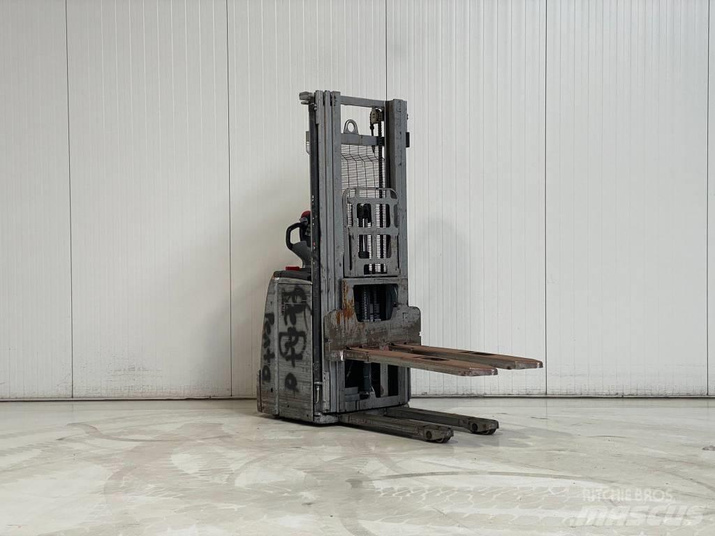 Still EXV16 Pedestrian stacker