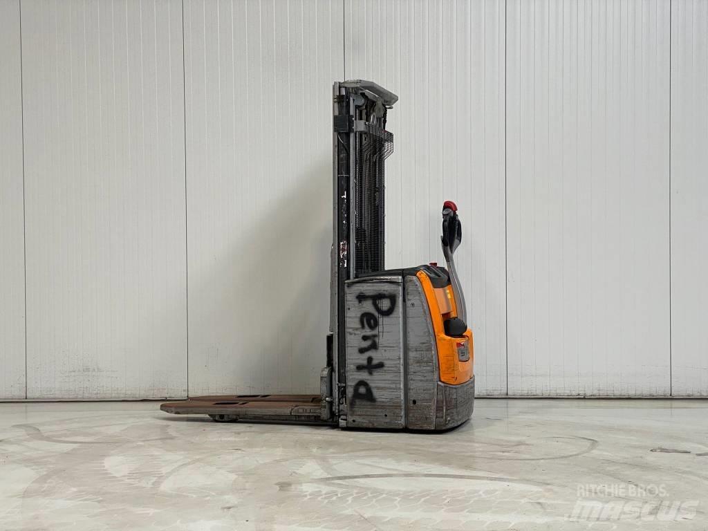 Still EXV16 Pedestrian stacker