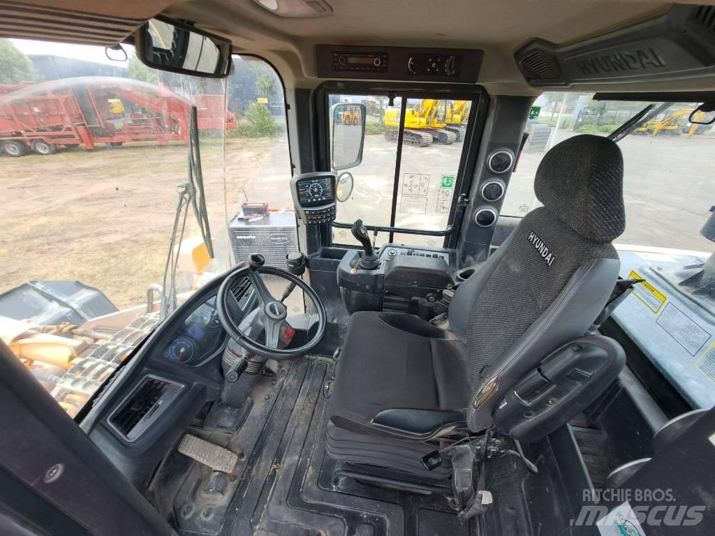 Hyundai HL940 Wheel Loaders