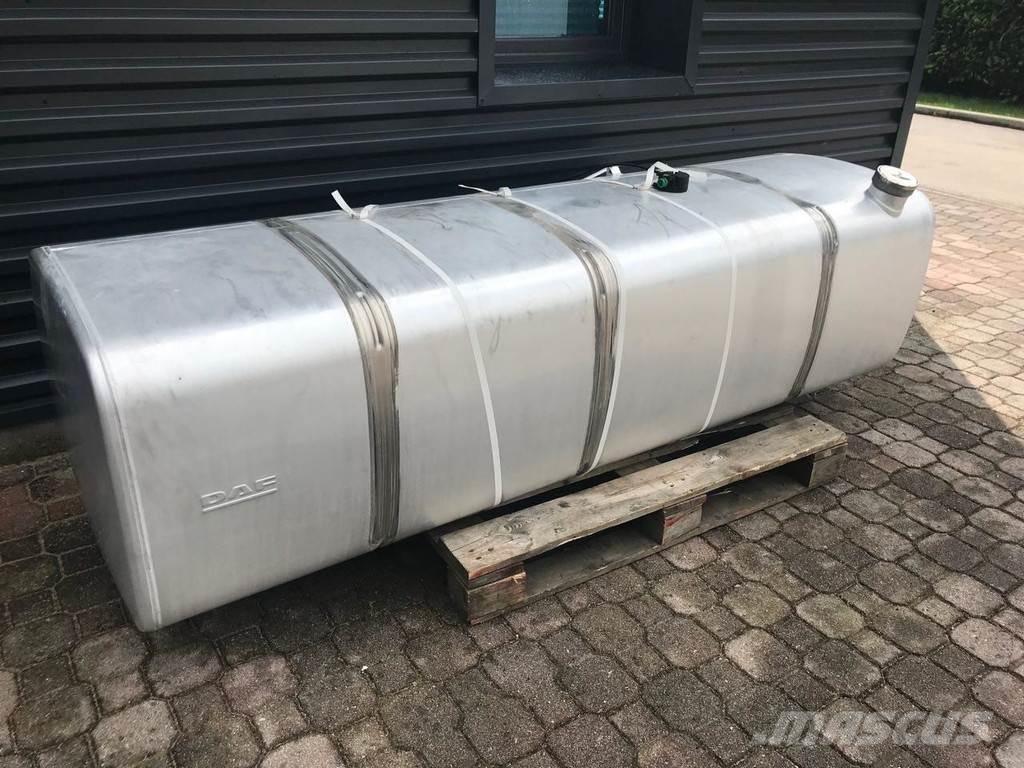 DAF 850 L Fuel and additive tanks