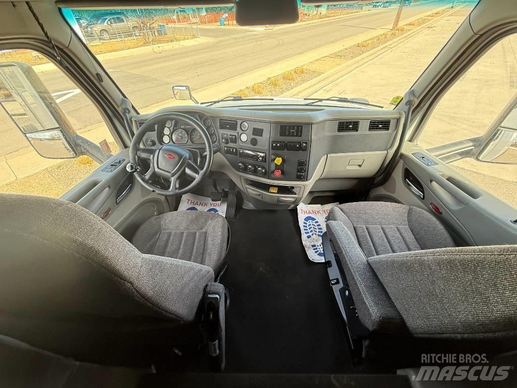 Peterbilt 579 Conventional Trucks / Tractor Trucks