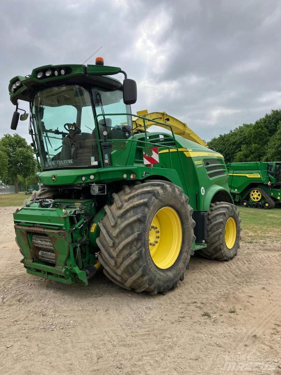 John Deere 8500 Foragers