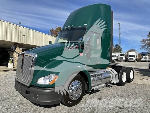 Kenworth T680 Conventional Trucks / Tractor Trucks
