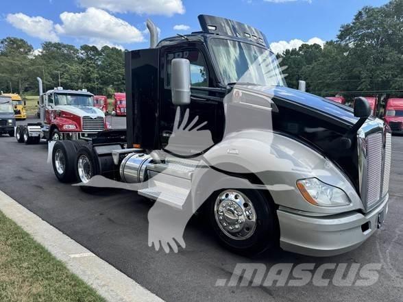 Kenworth T680 Conventional Trucks / Tractor Trucks