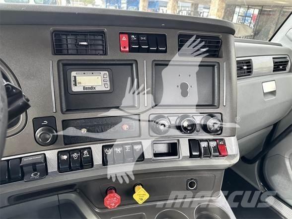 Kenworth T680 Conventional Trucks / Tractor Trucks