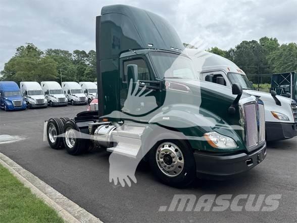 Kenworth T680 Conventional Trucks / Tractor Trucks