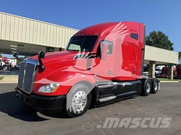 Kenworth T680 Conventional Trucks / Tractor Trucks