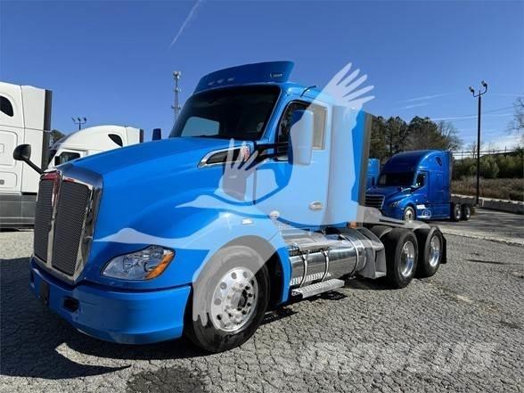 Kenworth T680 Conventional Trucks / Tractor Trucks