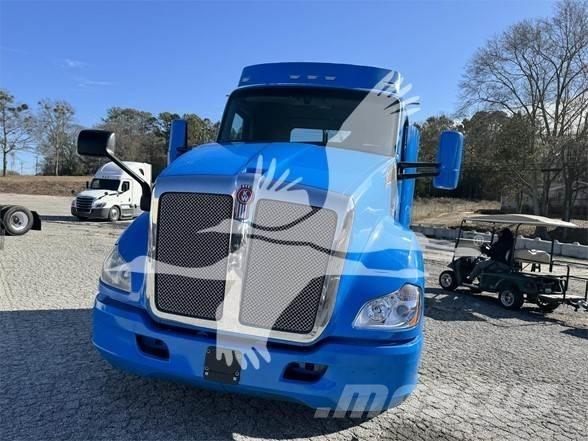 Kenworth T680 Conventional Trucks / Tractor Trucks