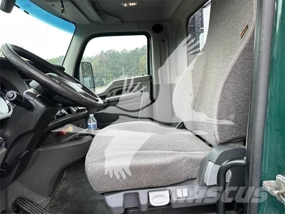 Kenworth T680 Conventional Trucks / Tractor Trucks