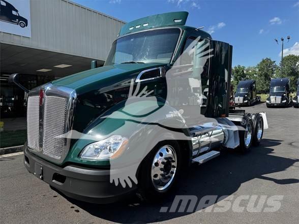 Kenworth T680 Conventional Trucks / Tractor Trucks