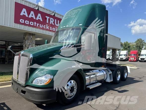 Kenworth T680 Conventional Trucks / Tractor Trucks