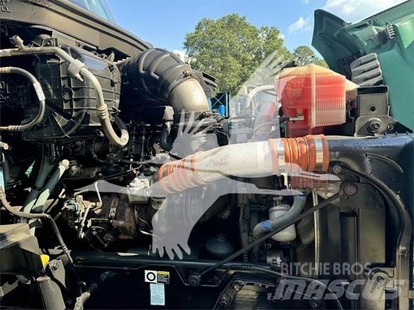 Kenworth T680 Conventional Trucks / Tractor Trucks