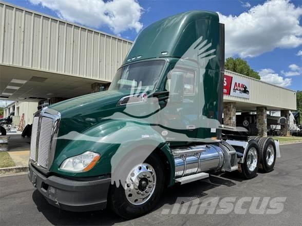 Kenworth T680 Conventional Trucks / Tractor Trucks
