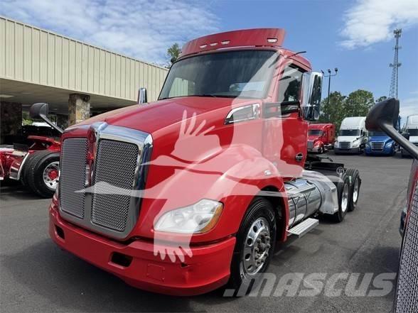 Kenworth T680 Conventional Trucks / Tractor Trucks