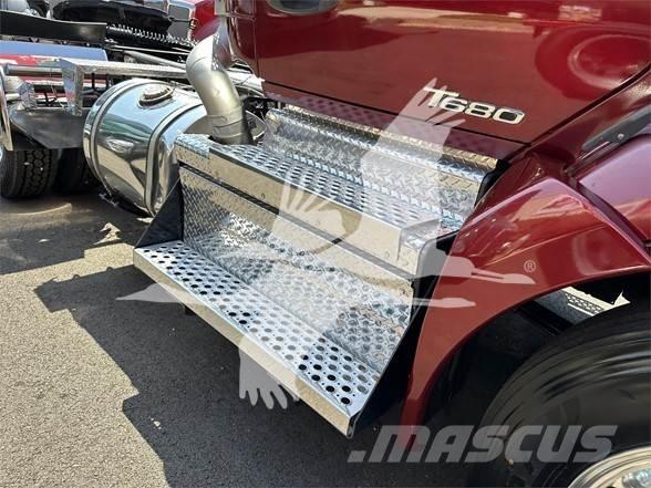 Kenworth T680 Conventional Trucks / Tractor Trucks