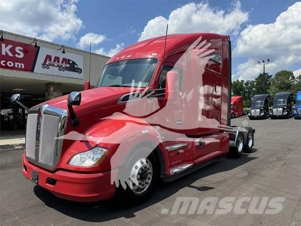Kenworth T680 Conventional Trucks / Tractor Trucks
