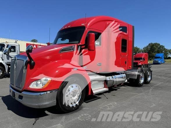 Kenworth T680 Conventional Trucks / Tractor Trucks