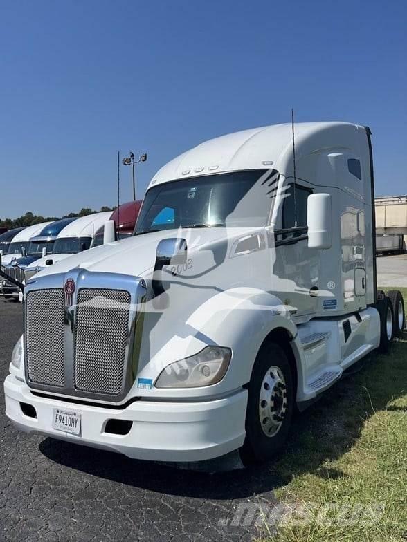Kenworth T680 Conventional Trucks / Tractor Trucks