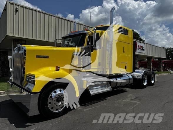 Kenworth W900 Conventional Trucks / Tractor Trucks
