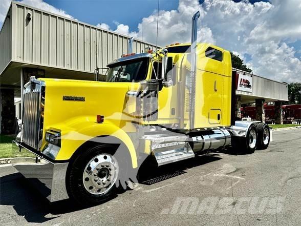 Kenworth W900 Conventional Trucks / Tractor Trucks