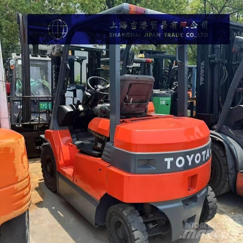 Toyota 7 FB 25 Electric Forklifts