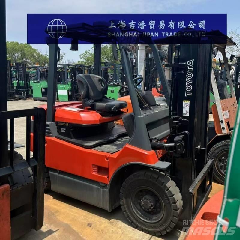Toyota 7 FB 25 Electric Forklifts