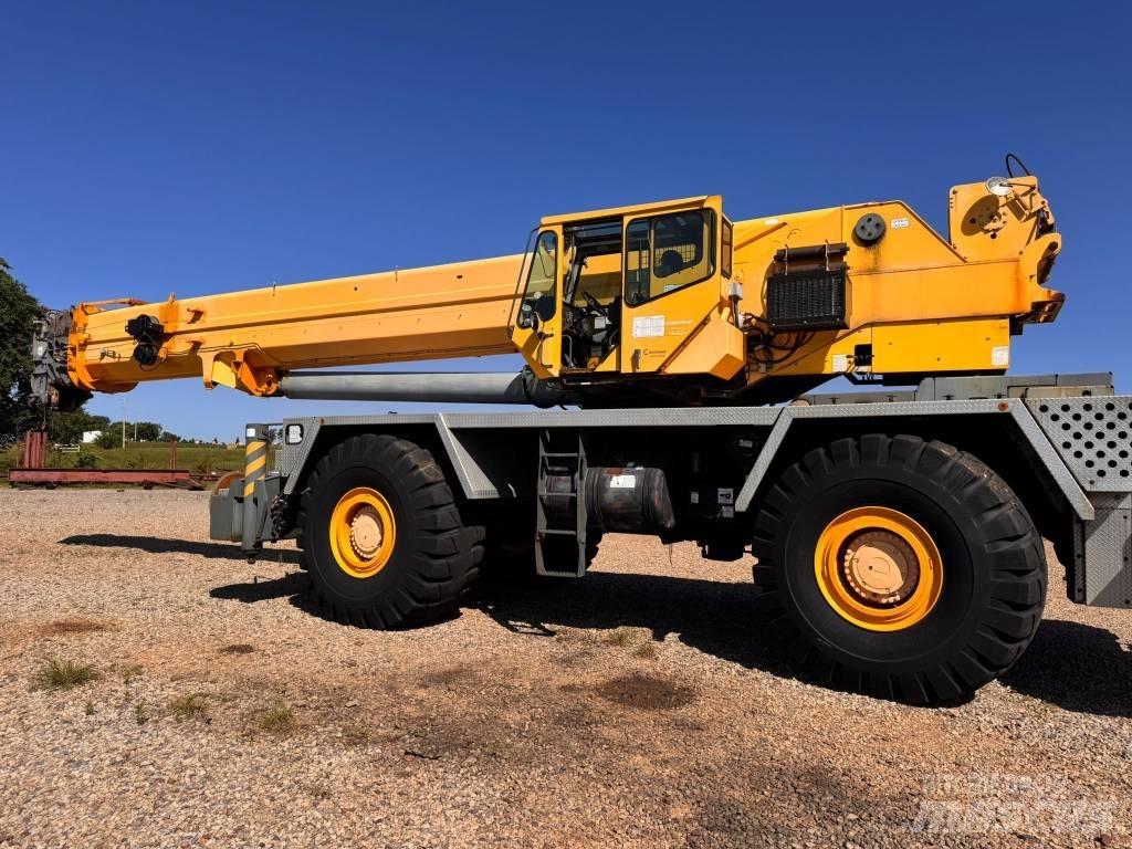 Grove RT 9130 E Rough Terrain Cranes