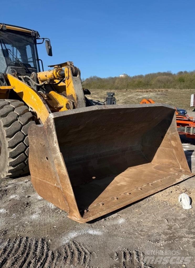 LiuGong CLG 877H Wheel Loaders