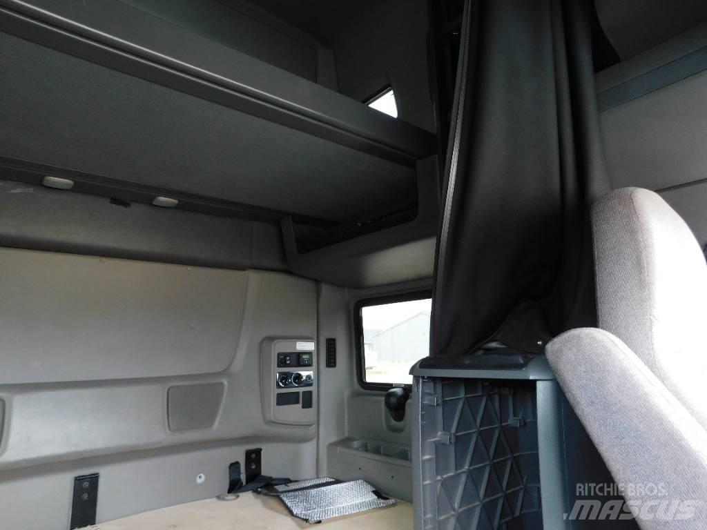 International LT 625 Conventional Trucks / Tractor Trucks