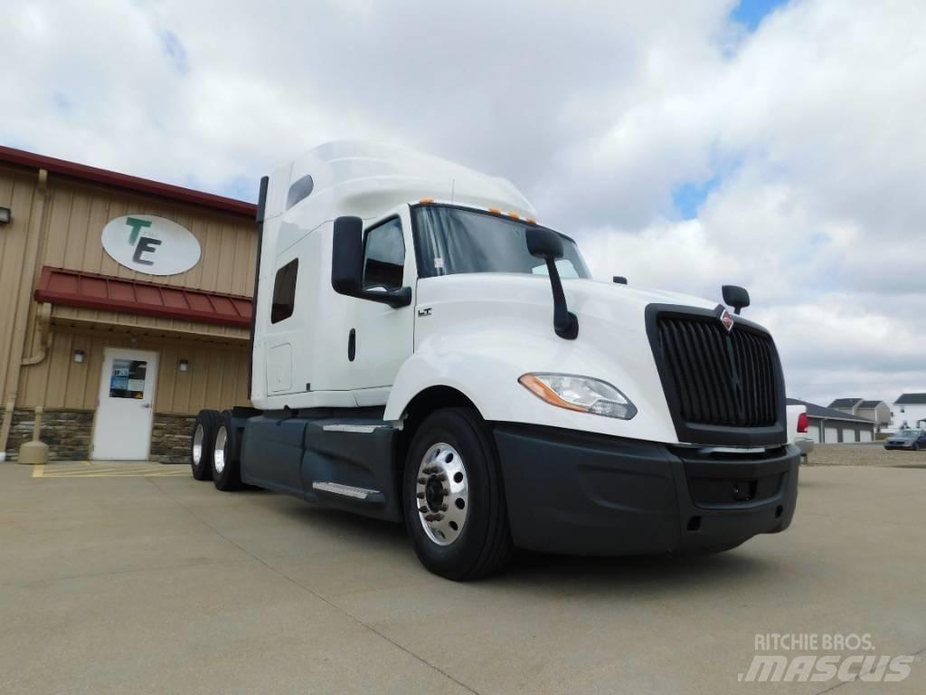 International LT 625 Conventional Trucks / Tractor Trucks